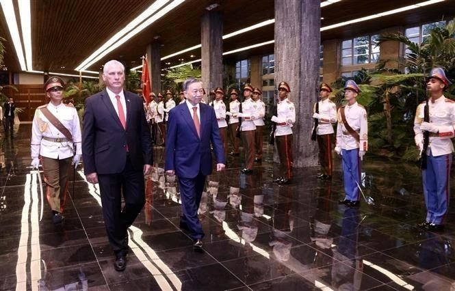 En la ceremonia de bienvenida al máximo dirigente de Vietnam. (Foto: VNA)