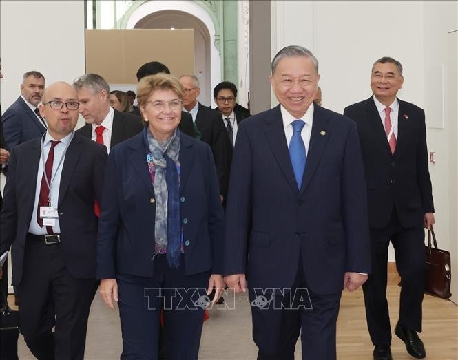 El secretario general del Partido Comunista y presidente de Vietnam, To Lam, se reúne con Viola Amherd, presidenta de Suiza y jefa del Departamento Federal de Defensa, Protección Civil y Deportes. (Foto: VNA)