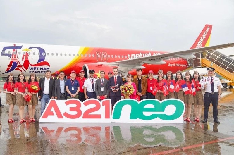 El nuevo avión de Vietjet lleva el símbolo de relaciones Vietnam-Francia. (Foto: VNA)