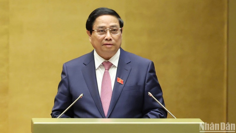 El primer ministro de Vietnam, Pham Minh Chinh, habla en el octavo periodo de sesiones de la Asamblea Nacional de la XV legislatura. (Foto: Nhan Dan)