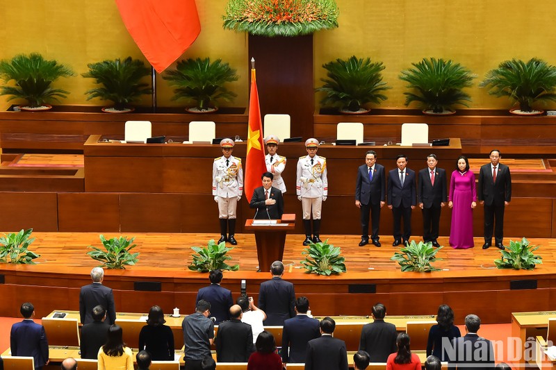 En el acto de juramento (Foto: Nhan Dan)