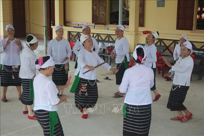 En la comuna de Giai Xuan, distrito de Tan Ky, se han establecido clubes de gong, canto, baile y tejido de hamacas. (Foto: VNA)