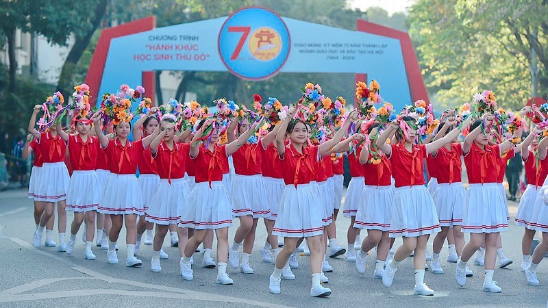  Hanói celebra el 70 aniversario del sector de educación y formación