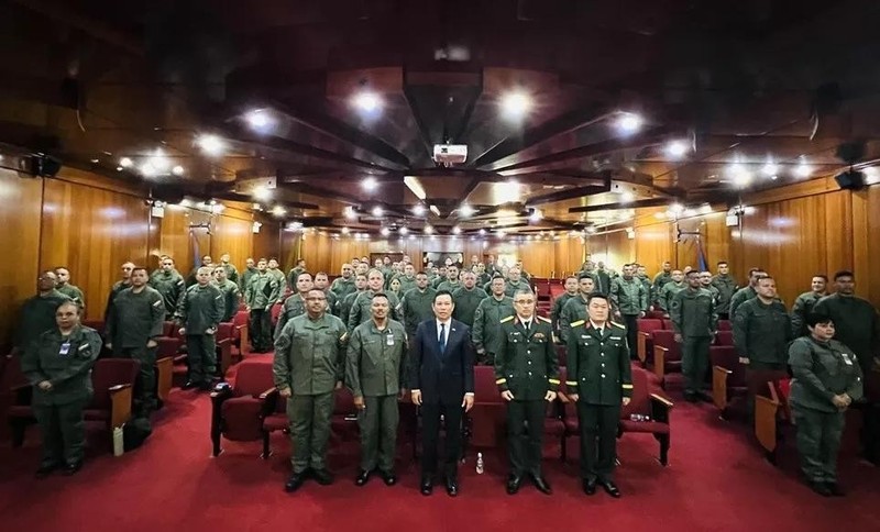 Los delegados participan en el coloquio. (Foto: Embajada de Vietnam en Venezuela)