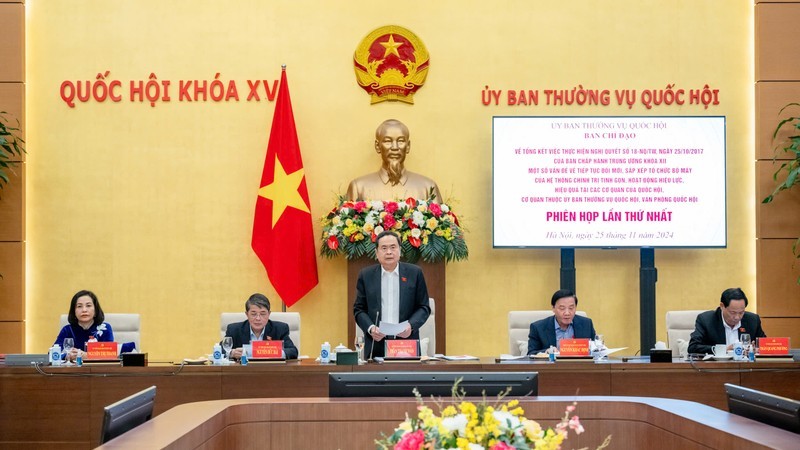 El presidente de la Asamblea Nacional de Vietnam, Tran Thanh Man, preside la reunión.