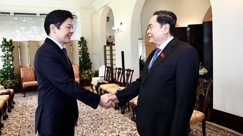 El presidente de la Asamblea Nacional de Vietnam, Tran Thanh Man, y el primer ministro de Singapur, Lawrence Wong (Foto: VNA)