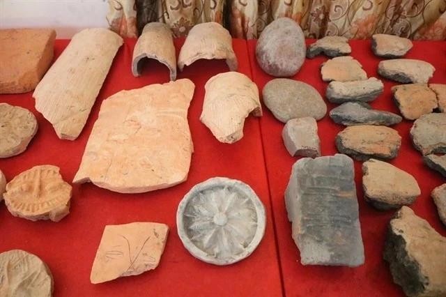 Más de dos mil 300 piezas de moldes de bronce para tambores fueron recolectadas durante una reciente excavación en la antigua ciudadela de Luy Lau, en la provincia norteña vietnamita de Bac Ninh (Foto: VNA)