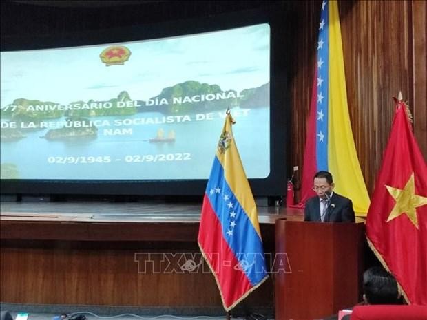 El embajador de Vietnam en Venezuela, Le Viet Duyen, habla en el evento. (Fotografía: VNA)
