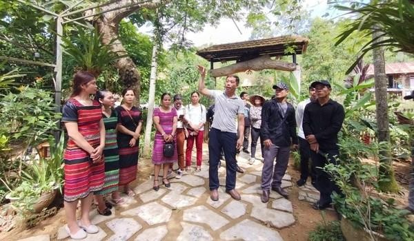 Participantes en un curso de capacitación en el sector de turismo para etnias minóricas de Vietnam. (Fotografía: VNA)