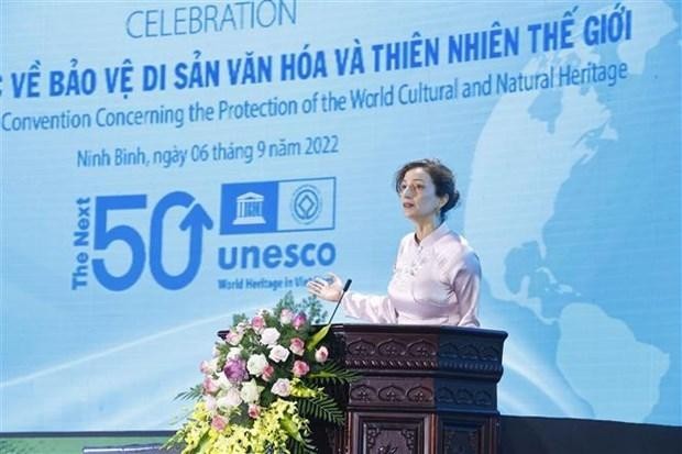 La directora general de la UNESCO, Audrey Azoulay, interviene en una ceremonia conmemorativa por el 50 aniversario de la Convención sobre la Protección del Patrimonio Mundial Cultural y Natural. (Fotografía: VNA)