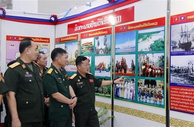 Exposición fotográfica sobre relaciones especiales Vietnam-Laos. (Fotografía: VNA)