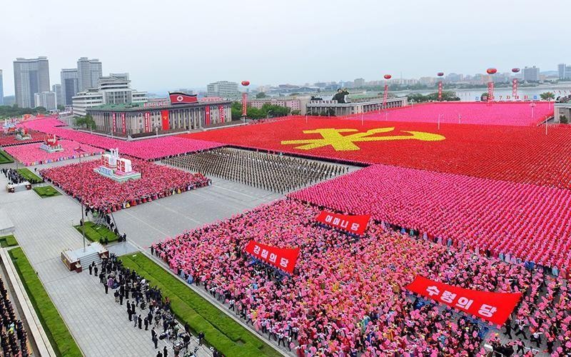 Desfile en Pyongyang para celebrar el séptimo del Congreso del Partido de los Trabajadores de Corea.
