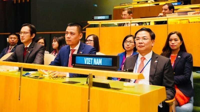 La delegación vietnamita en la sesión para votar y anunciar la membresía del Consejo de Derechos Humanos de las Naciones Unidas para el período 2023-2025. (Fotografía: Ministerio de Relaciones Exteriores)