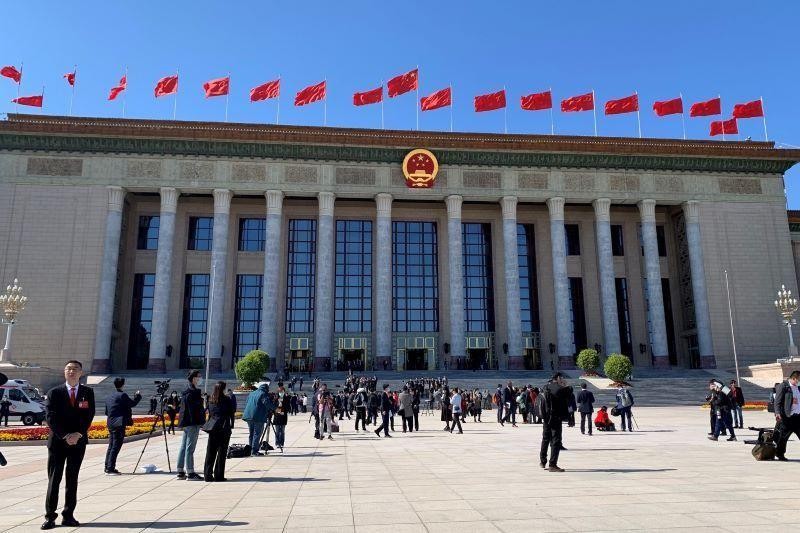 En las afueras del Gran Salón del Palacio en Beijing. (Fotografía: Nhan Dan) 