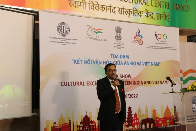 El encargado de negocios de la India en Vietnam, Subhash P. Gupta, habla en el evento. (Fotografía: thoidai.com.vn)