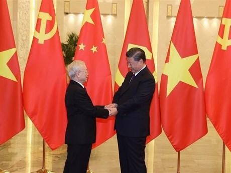 El secretario general del Partido Comunista y presidente de China, Xi Jinping, recibe al secretario general del Partido Comunista de Vietnam, Nguyen Phu Trong. (Fotografía: VNA)