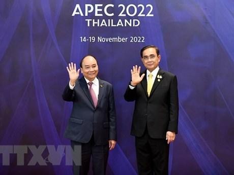 El presidente de Vietnam, Nguyen Xuan Phuc, y el primer ministro de Tailandia, Prayut Chan-o-cha, en la 29 Reunión del APEC. (Fotografía: VNA)
