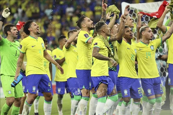 La alegría de los brasileños tras la victoria sobre Suiza. (Fotografía: THX/VNA)