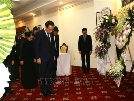 Las autoridades de Ciudad Ho Chi Minh rinden homenaje al exlíder chino Jiang Zemin. (Fotografía: VNA)