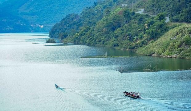 Barcos en el lago hidroeléctrico Son La. (Fotografía: VNA)