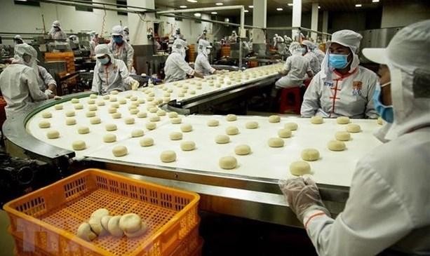 Producción de pasteles para exportación a Indonesia. (Fotografía: VNA)