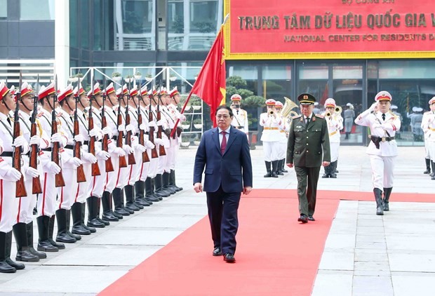 El premier Pham Minh Chinh participa en el 75 Aniversario del Día tradicional de la Fuerza Logística y Técnica de la Seguridad Pública. (Fotografía: VNA)