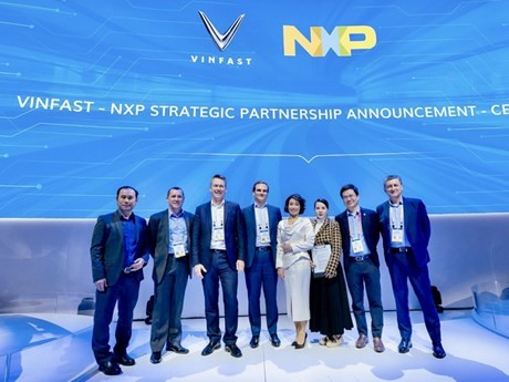 VinFast y empresa holandesa de NXP cooperan para desarrollar vehículos eléctricos inteligentes. (Fotografía: VNA)