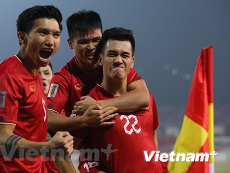 Vietnam venció 2-0 a Indonesia con el doblete de Nguyen Tien Linh. (Fotografía: VNA)