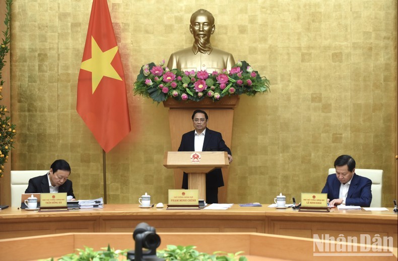 El primer ministro, Pham Minh Chinh, habla en la reunión. (Fotografía: Nhan Dan)