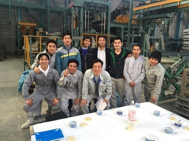 Trabajadores vietnamitas y sus colegas japoneses en Japón. (Fotografía: VNA)