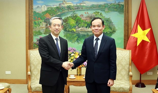 El viceprimer ministro vietnamita Tran Luu Quang, y el embajador chino en Vietnam, Xiong Bo. (Fotografía: VNA)