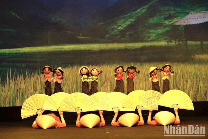 El espectáculo presenta al público las particularidades del teatro vietnamita. (Fotografía : Minh Giang)