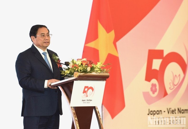 El primer ministro de Vietnam, Pham Minh Chinh, pronuncia un discurso en el evento. (Foto: VNA)