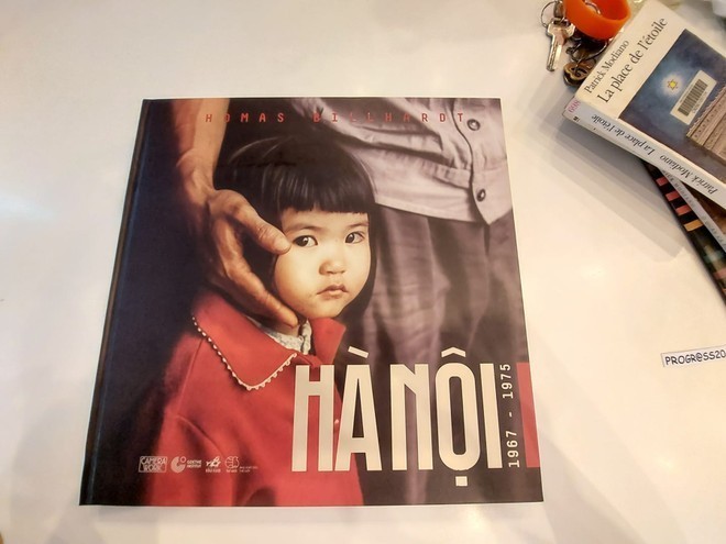 El libro de fotos "Hanói 1967-1975" de Thomas Billhardt fue publicado en Vietnam. (Foto: tuoitrethudo.com.vn)