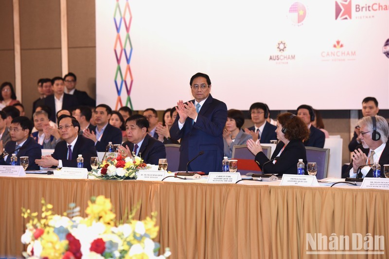 El primer ministro de Vietnam, Pham Minh Chinh, habla en el evento (Foto: Nhan Dan)