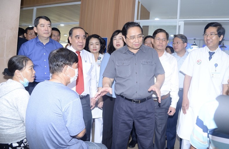 El primer ministro de Vietnam, Pham Minh Chinh, visita el Hospital de Khanh Hoa (Foto: Nhan Dan)
