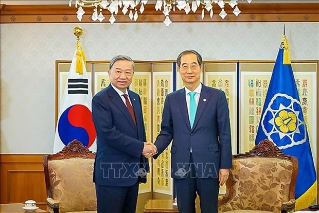 El ministro de Seguridad Pública de Vietnam, general To Lam, y el primer ministro de Corea del Sur, Han Duck-soo, (derecha). (Foto: VNA)