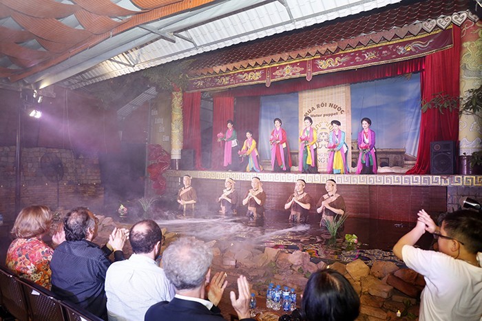 Actuación de de marionetas de agua en la Ciudadela Imperial de Thang Long. (Foto: thoidai.com.vn)