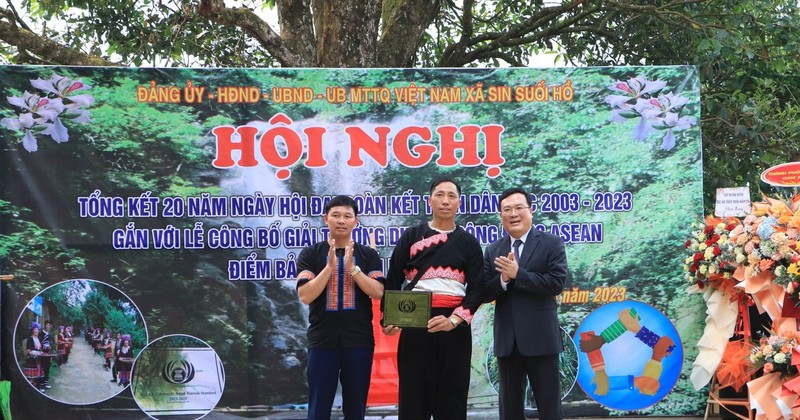 Honran a aldea de Sin Suoi Ho como destino turístico comunitario.