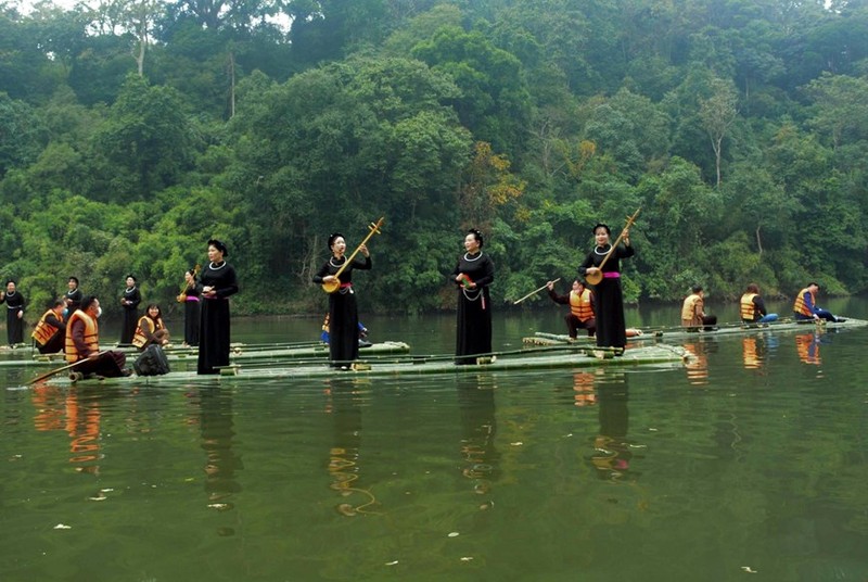 Presentan un performance de Then en el lago de Na Nua, en la provincia de Tuyen Quang. (Foto: VNA)