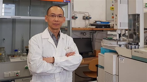 El doctor Duong Van Minh, experto ambiental y profesor de la Universidad de Química y Tecnología de Praga. (Foto: VNA)