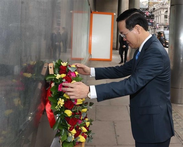 Presidente vietnamita rinde tributo al Tío Ho en Londres. (Fuente: VNA)