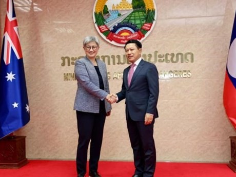 El viceprimer ministro y ministro de Relaciones Exteriores de Laos, Saleumxay Kommasith, y la ministra de Relaciones Exteriores de Australia, Penny Wong (Fuente:https://kpl.gov.la/)