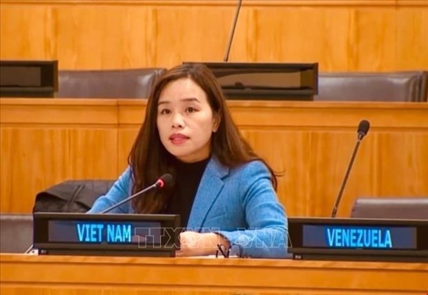 La ministra consejera Le Thi Minh Thoa, jefa adjunta de la delegación vietnamita ante la ONU, en una sesión del Consejo de Seguridad. (Foto: VNA)