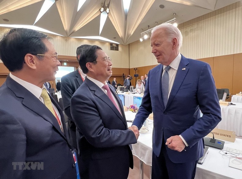 El primer ministro Pham Minh Chinh se reúne con el presidente estadounidense Joe Biden. (Foto: VNA)