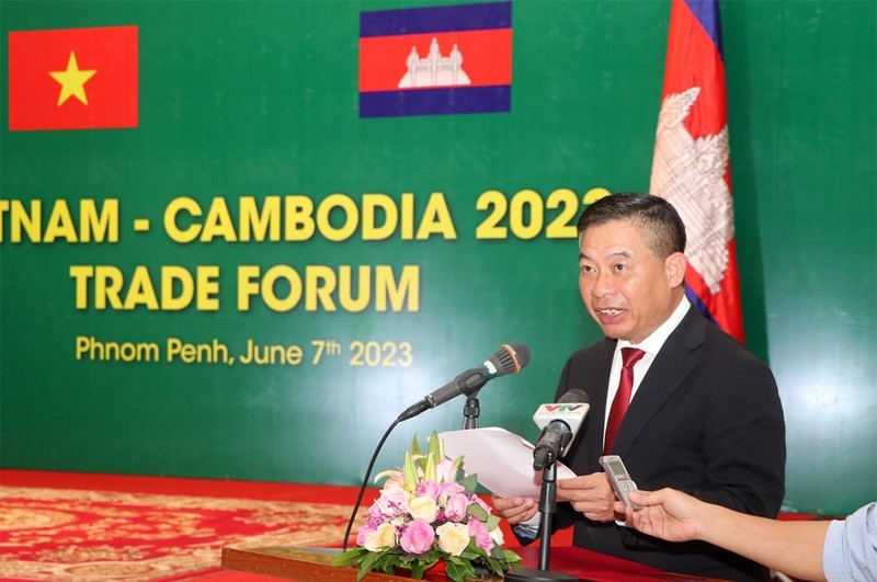 El embajador Nguyen Huy Tang habla en la cita. (Fotografía: Nhan Dan)