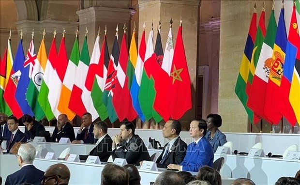 El viceprimer ministro de Vietnam Tran Hong Ha asiste a la sesión de clausura de la Cumbre para un Nuevo Pacto Financiero Mundial. (Fuente: VNA)