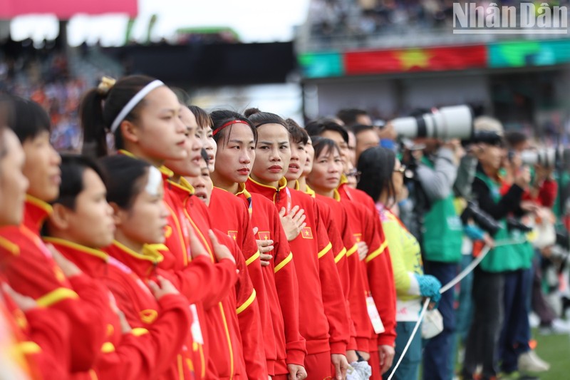 Sonó el himno nacional de Vietnam en el estadio de Eden Park. 