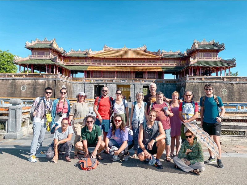 Turistas españoles en Hue. en julio de 2023. (Foto: Cao Viet Linh/ Thanh Hang) 