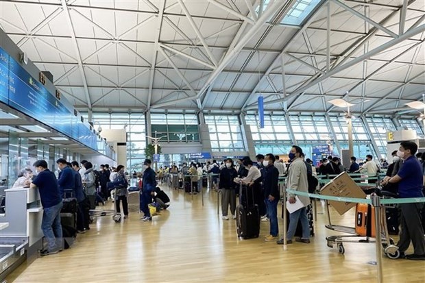 Pasajeros en el aeropuerto de Incheon. (Foto: VNA)